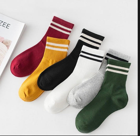 Choose the right sock colors and styles for your outfit